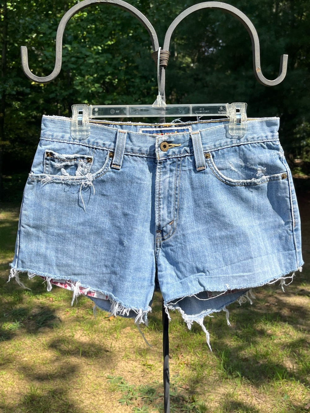 Y2K Levi’s 527 Low-Rise Distressed Denim Cut-Off Micro Shorts Men’s Size 32 / S